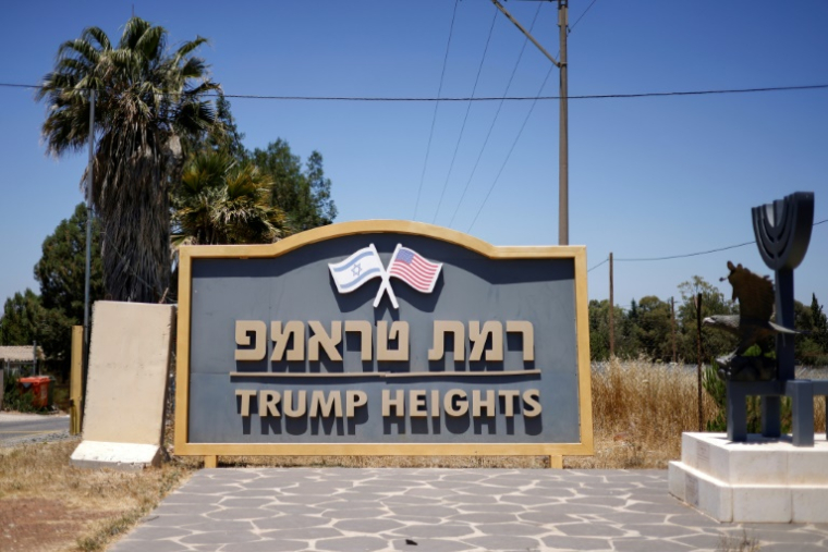 Panneau d'entrée de la colonie Trump Heights, le 19 juin 2026. ( AFP / Jalaa MAREY )