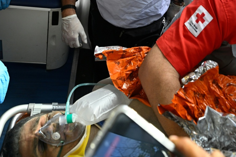 Le survivant sauvé le 2 juillet à Catia La Mar, Vénézuela, huit jours après le séisme ( AFP / Federico PARRA )