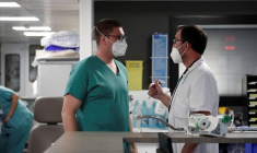 CORONAVIRUS: LE SEUIL DES 1.000 PATIENTS EN RÉANIMATION À NOUVEAU FRANCHI EN FRANCE