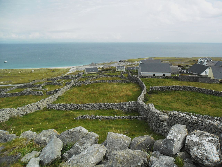 Inisheer, îles d'Aran (Crédits photo : Wikimedia Commons - Mith )