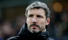 L'entraîneur du Royal Antwerp, Mark van Bommel, avant le match Shakhtar Donetsk - Royal Antwerp