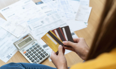 Une succession peut être grevée de dettes. Dans ce cas, l’héritier peut choisir de refuser l’héritage pour ne pas avoir à les payer.