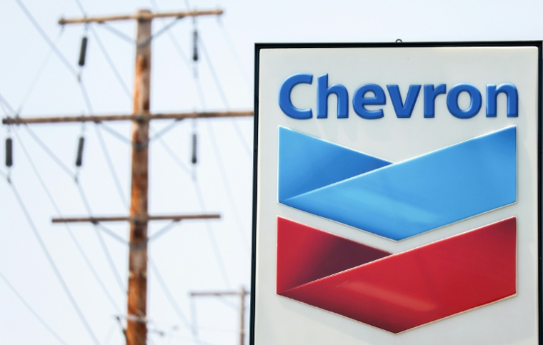 Le logo Chevron dans une station-service californienne, le 22 mai 2023 ( GETTY IMAGES NORTH AMERICA / MARIO TAMA )