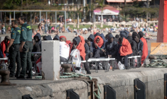 Des migrants secourus à Los Cristianos, en Espagne, le 2 février 2024. ( AFP / DESIREE MARTIN )