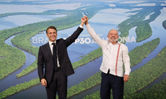 Le président français Emmanuel Macron et son homologue brésilien Lula au sommet précédant la COP30 à Belem le 6 novembre 2025  ( AFP / Ludovic MARIN )