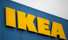 Plusieurs centaines de salariés du géant du meuble Ikea se sont mis en grève mardi dans plusieurs villes de France, pour notamment une "dégradation du dialogue social" avec la direction ( AFP / LOIC VENANCE )