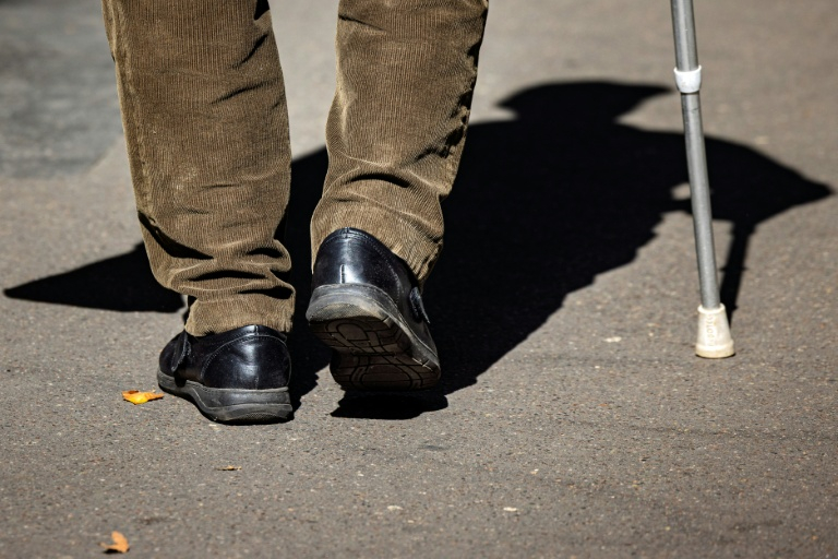 Quelque 750.000 seniors, en situation de "mort sociale", ne rencontrent quasiment jamais personne ( AFP / JOEL SAGET )