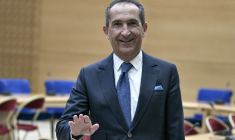 Patrick Drahi à Paris le 2 février 2022. ( AFP / STEPHANE DE SAKUTIN )