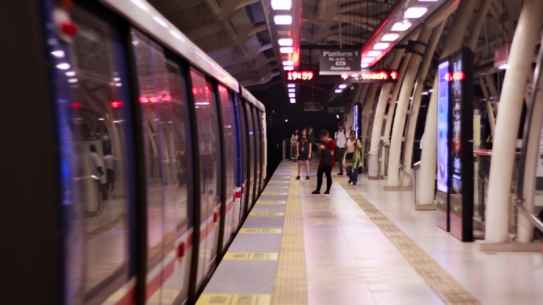 À Paris, des purificateurs d’air installés dans des stations de métro et de RER (Crédit photo: Nalau Nobel - Unsplash)