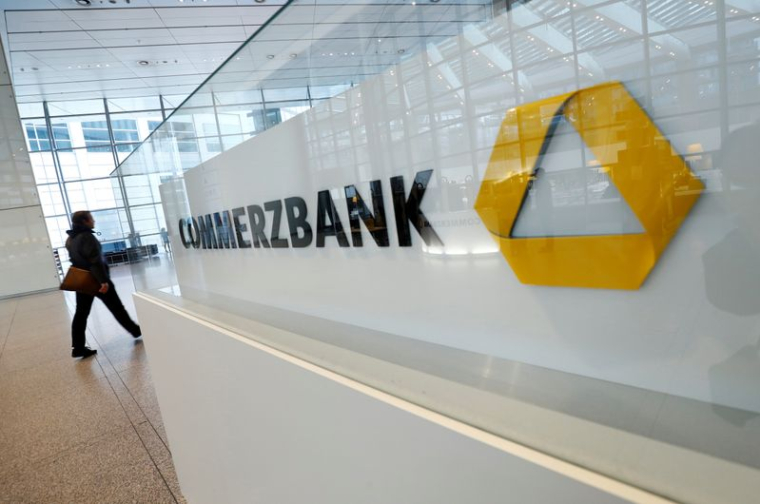 COMMERZBANK DANS LE ROUGE AU 3E TRIMESTRE, LE VIRUS ET LA RESTRUCTURATION PÈSENT