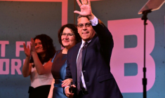 Le démocrate Xavier Becerra à Los Angeles, le 2 juin 2026 ( AFP / Frederic J. Brown )