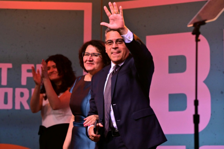 Le démocrate Xavier Becerra à Los Angeles, le 2 juin 2026 ( AFP / Frederic J. Brown )