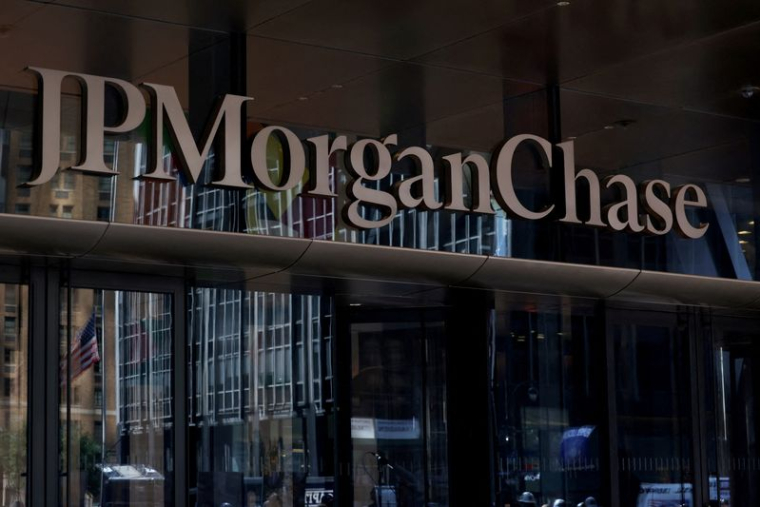 Enseigne JPMorganChase au siège de l'entreprise au 270 Park Avenue dans le quartier de Midtown à New York