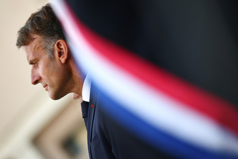 Le président de la République Emmanuel Macron le 17 août 2026 à Bormes-les-Mimosas, dans le Var ( POOL / Manon Cruz )