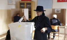 Élections présidentielles et parlementaires dans un centre de vote situé dans une école de Livno