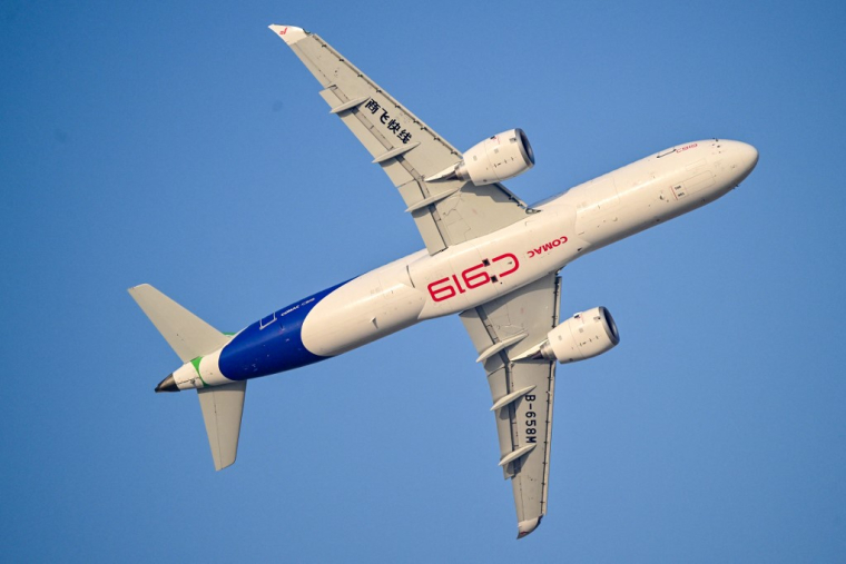 Le Comac C919 a remporté près du quart des commandes de moyen-courriers en 2024 (illustration) ( AFP / GIUSEPPE CACACE )