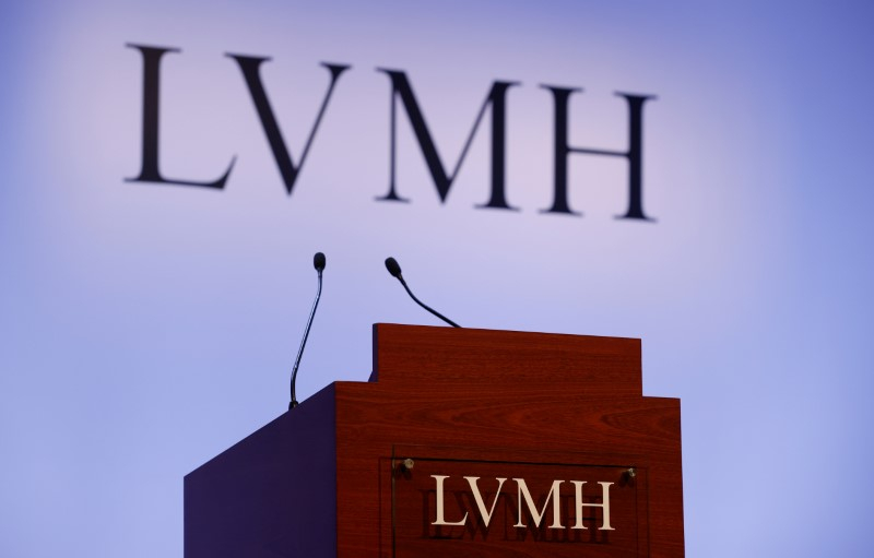 LVMH DIT NE PAS ENVISAGER D'ACHETER D'ACTIONS TIFFANY SUR LE MARCHÉ