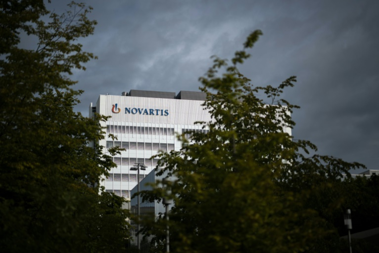 Le logo du groupe pharmaceutique suisse Novartis, le 9 septembre 2025 à Bâle ( AFP / Fabrice COFFRINI )