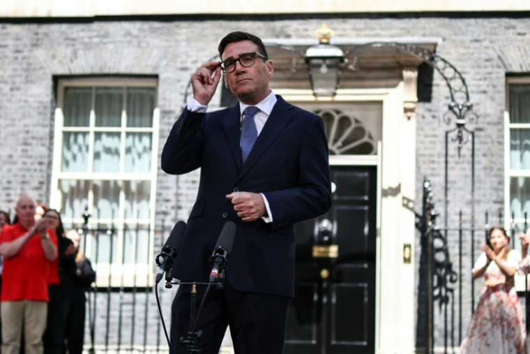 Le nouveau Premier ministre britannique, Andy Burnham, fait une déclaration devant le 10 Downing Street, le 20 juillet 2026 à Londres, après que le roi Charles III lui a demandé de former le prochain gouvernement ( AFP / Henry Nicholls )