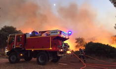 FRANCE: L'INCENDIE DANS LE VAR N'EST TOUJOURS PAS FIXÉ