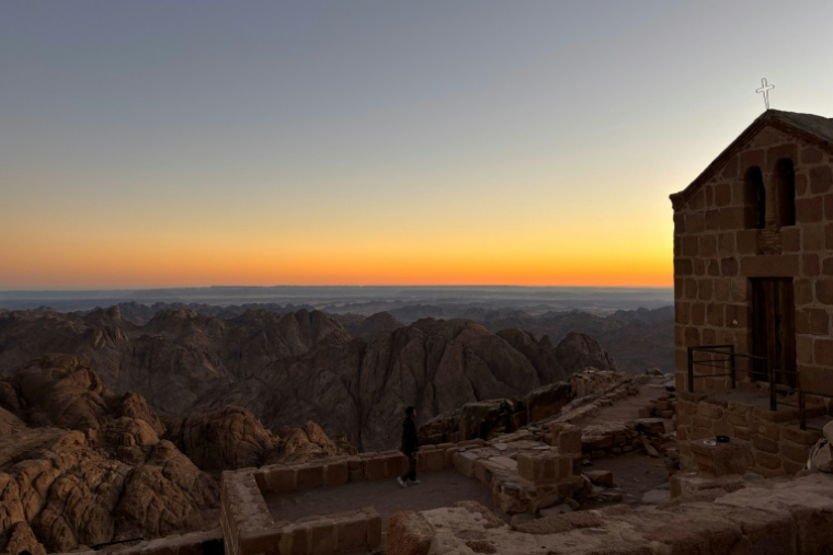 Le sommet du mont Sinaï, le 6 juillet 2025, à Sainte-Catherine, en Egypte ( AFP / Bahira AMIN )