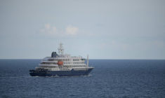 Le MV Hondius prend la mer après avoir quitté le port de Granadilla de Abona, sur l'île espagnole de Tenerife, le 11 mai 2026 ( AFP / JORGE GUERRERO )