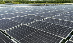 La plus grande centrale solaire flottante d'Europe, à Perthes, France, le 20 juin 2025 ( AFP / Pierre BEAUVILLAIN )