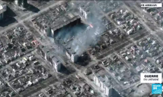 Guerre en Ukraine : les habitants de Marioupol fuient les bombes superpuissantes russes
