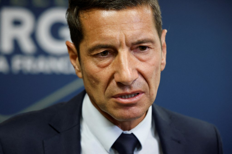 Le président de l'Association des Maires de France (AMF) et maire de Cannes, David Lisnard (LR), à Paris le 3 octobre 2023.  ( AFP / LUDOVIC MARIN )