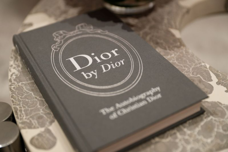 Une biographie de Christian Dior est exposée