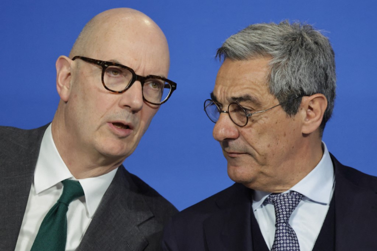 Les ministres Roland Lescure et Serge Papin, à Paris, le 27 mars 2026 ( AFP / LUDOVIC MARIN )