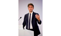 Gabriel Attal lors d'une conférence de presse organisée avant les élections législatives anticipées