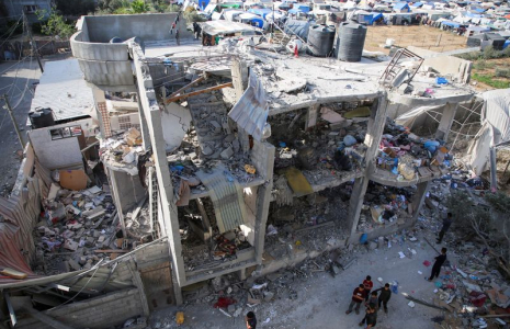 Un immeuble détruit par une frappe israélienne à Rafah, au sud de Gaza