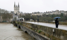 Le Pont de Verdun, à Angers, au-dessus de la Maine, le 18 février 2026 ( AFP / Sebastien Salom-Gomis )