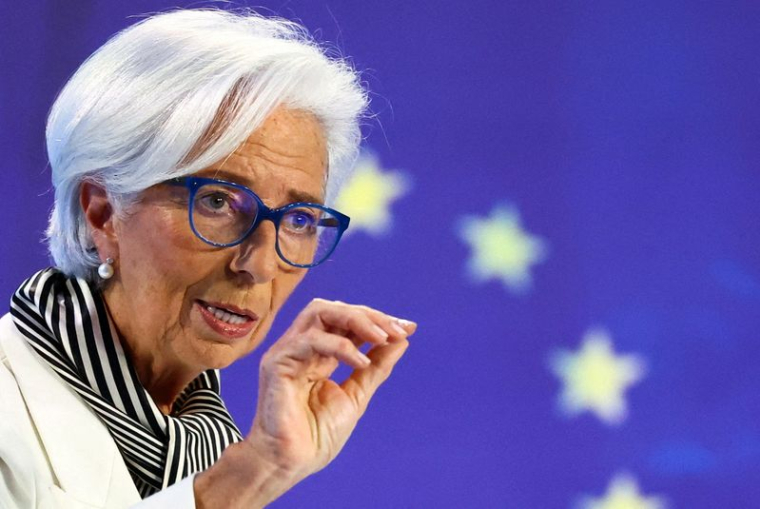 Christine Lagarde, présidente de la BCE, s'adresse aux journalistes à l'issue de la réunion de politique monétaire à Francfort