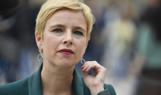 Clémentine Autain à Paris, le 21 juin 2022. ( AFP / JULIEN DE ROSA )