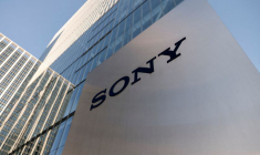 Le logo de Sony est affiché à l'extérieur du siège de l'entreprise à Tokyo