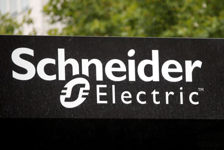 SCHNEIDER DIT ENVISAGER UNE OFFRE SUR LE SOLDE D'AVEVA