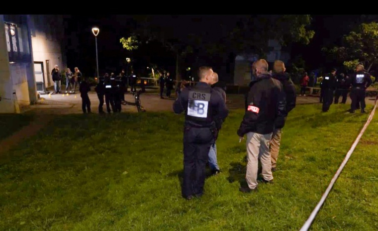 Cette capture d'écran montre des policiers sur les lieux d'une fusillade à Nantes, en Loire-Atlantique, le 14 mai 2026 ( AFP / - )