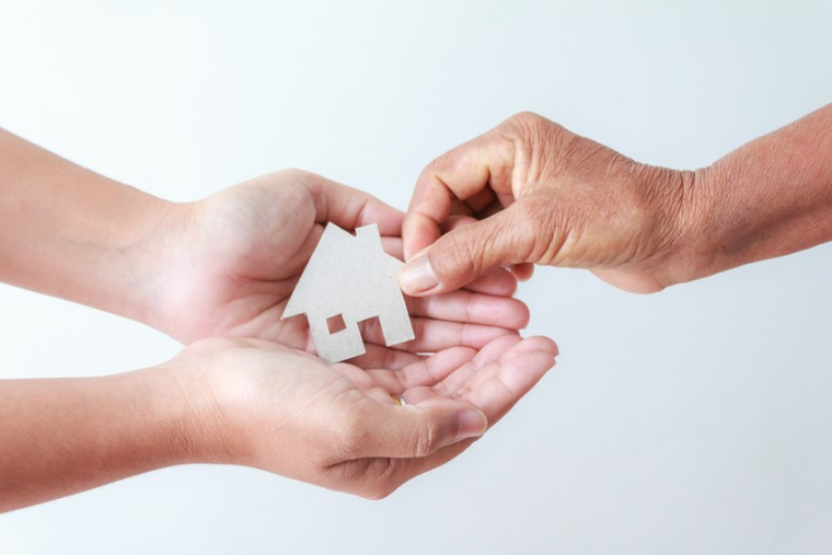 Le gouvernement favorable à un allègement des droits de donation (Crédit photo: Fotolia)