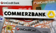 Logo de Commerzbank et cartes de crédit d'Unicredit
