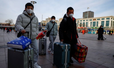 Début de la ruée annuelle vers le Festival du printemps, avant le Nouvel An lunaire chinois, à Pékin