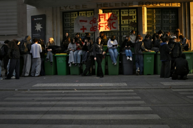 Blocage du lycée Hélène Boucher à Paris, le 7 octobre 2026 ( AFP / JULIEN DE ROSA )
