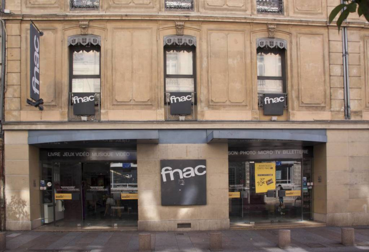 AParis, la FNAC ouvre ses magasins le dimanche