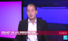 Projet de loi immigration rejeté : Emmanuel Macron veut éviter l'enlisement
