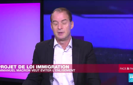 Projet de loi immigration rejeté : Emmanuel Macron veut éviter l'enlisement