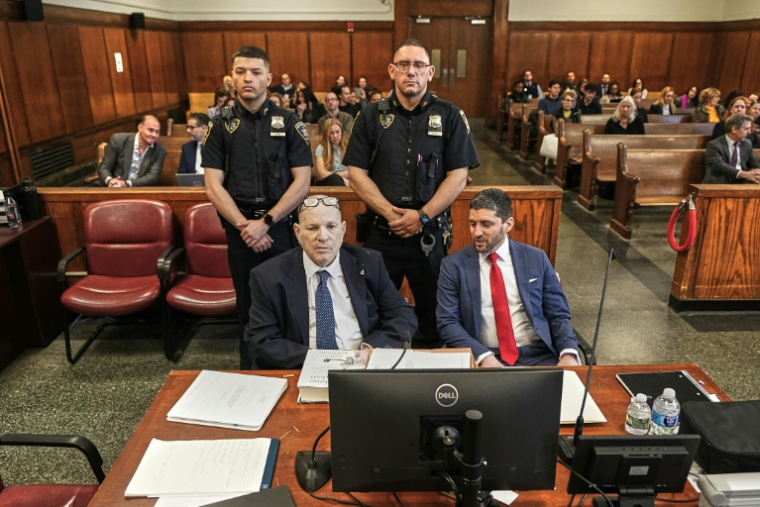 L'ancien producteur de cinéma américain Harvey Weinstein comparaît devant la Cour suprême pénale de l'État de New York, à Manhattan, le 21 avril 2026 ( POOL / Richard Drew )