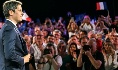 L'ex-Premier ministre et candidat de Renaissance à la présidentielle française, Gabriel Attal, lors de son premier meeting de campagne à Paris, le 30 mai 2026 ( AFP / LOU BENOIST )