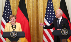 BIDEN ET MERKEL SOULIGNENT LEUR AMITIÉ MALGRÉ LEURS DIVERGENCES SUR LE GAZODUC