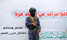 Un membre des forces houthies durant une manifestation anti-israélienne et anti-américaine à Sanaa, le 24 septembre 2025 ( AFP / Mohammed HUWAIS )